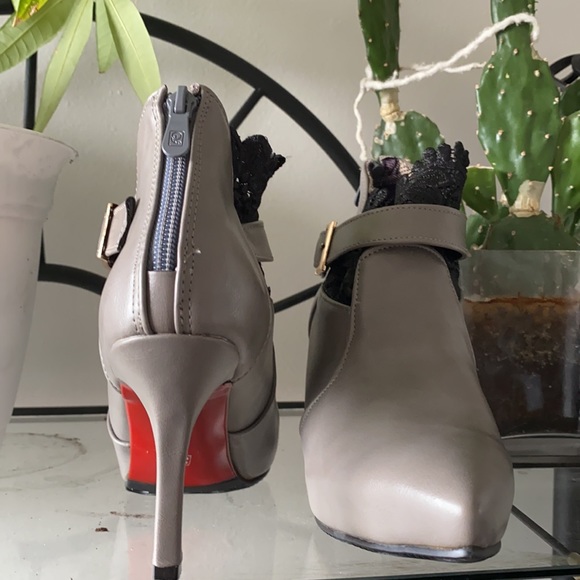 Red bottom booties - Picture 2 of 4